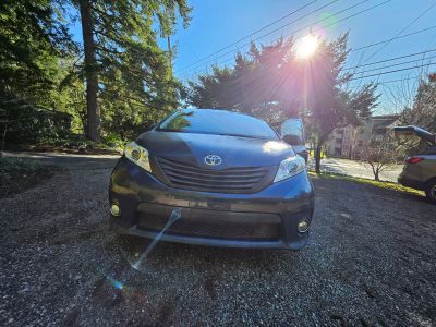 2011 TOYOTA SIENNA SE 3.5L - MINOR DENT